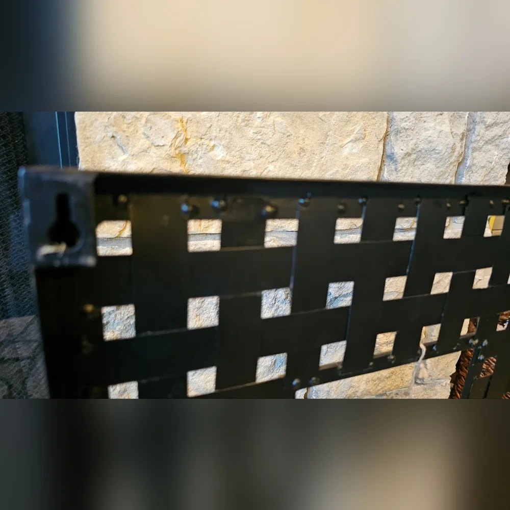 [Pier 1 Imports] New w/ Tag Metal Croc Wall Hanging Planter [Outdoor]